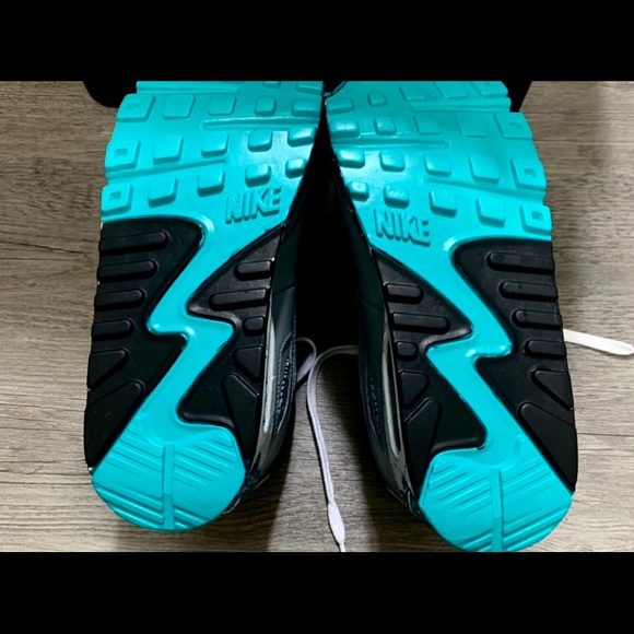 SOLD Nike Air Max 90 Retro • Men’s Shoes - Picture 5 of 8